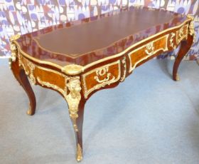 bureau louis xv plat de style ministre.jpg