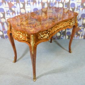 petit bureau louis xv.jpg